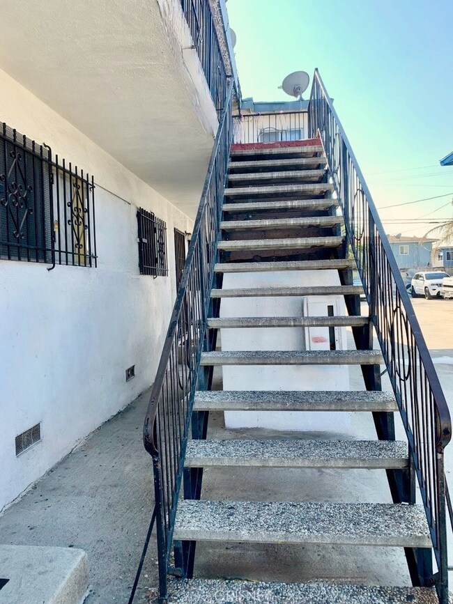 4834 Saturn St, Los Angeles, CA 90019 - photo 5