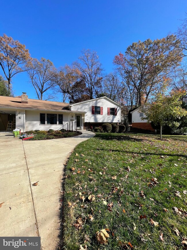 4305 Hollowview Ct, Fairfax, VA 22032 - photo 2