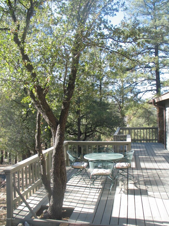 135 Laurel Ct Deck