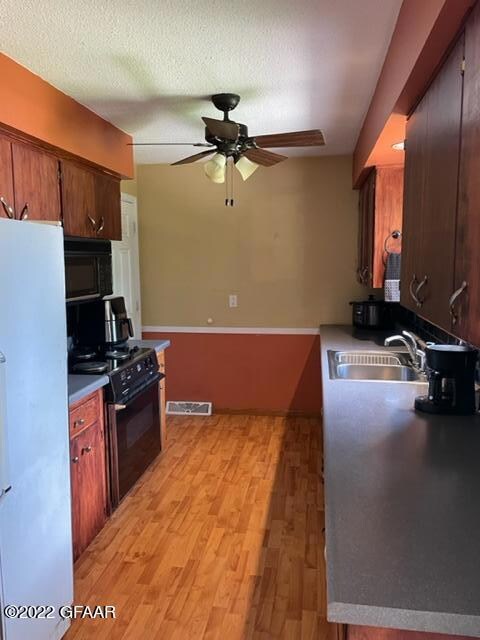 1911 S 17th St, Grand Forks, ND 58201 - photo 3