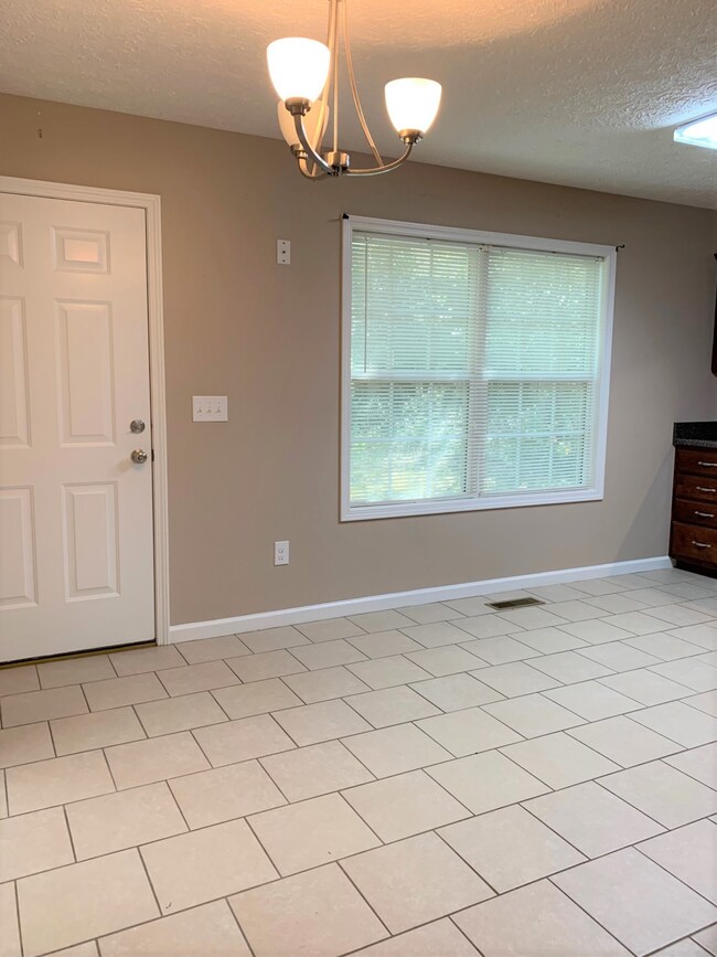 213 W Moore St, Manchester, TN 37355 - photo 6