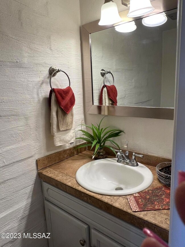 1353 E Fort Lowell Rd unit C, Tucson, AZ 85719 - photo 6