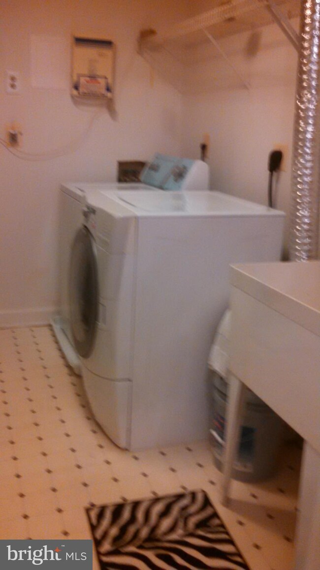 9224 Cardinal Forest Ln unit F, Lorton, VA 22079 - photo 6