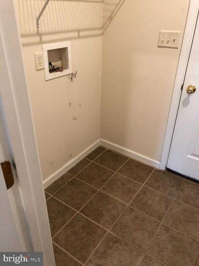 2043 Clinton Ave, Chambersburg, PA 17201 - photo 4