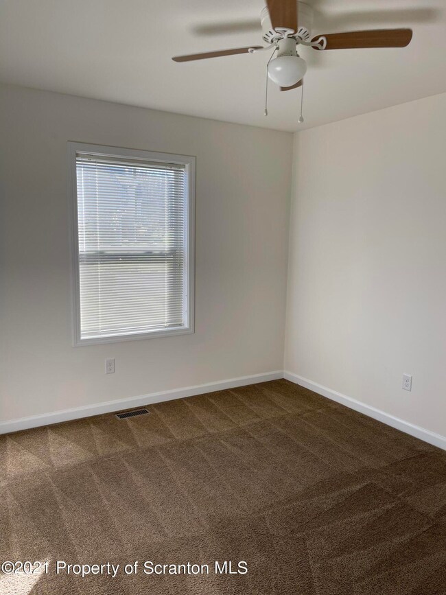 977 Ash St, Scranton, PA 18507 - photo 2