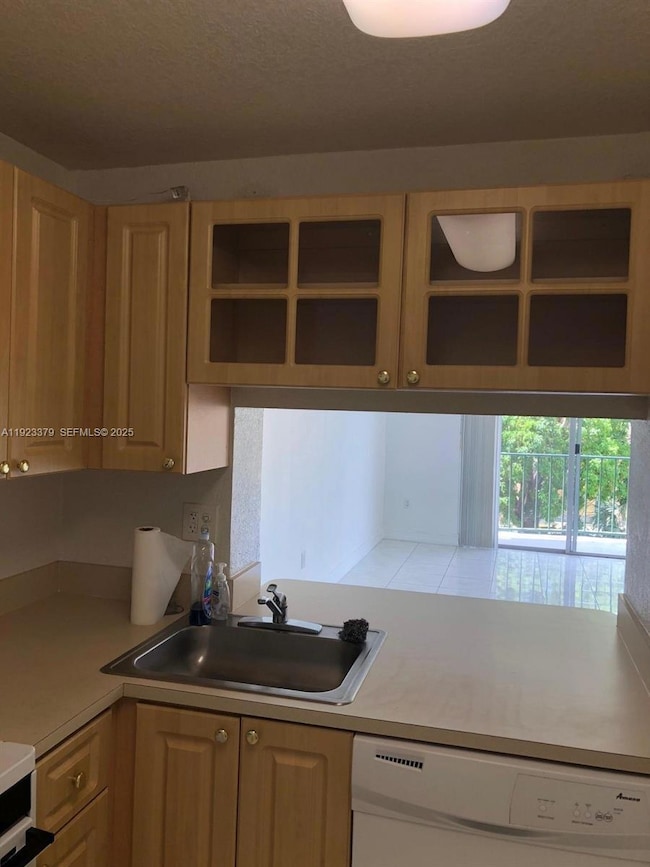 9360 Fontainebleau Blvd unit D308, Miami, FL 33172 - photo 4