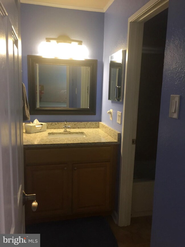 1648 Parkcrest Cir unit 100, Reston, VA 20190 - photo 6