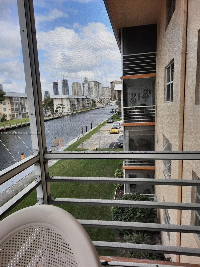 3551 NE 169 St unit 310, Eastern Shores, FL 33160 - photo 7