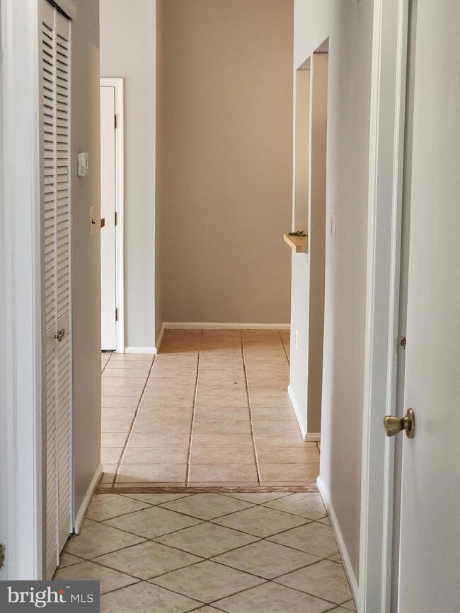 126 Crabapple Ln unit B2, Franklin Park, NJ 08823 - photo 4