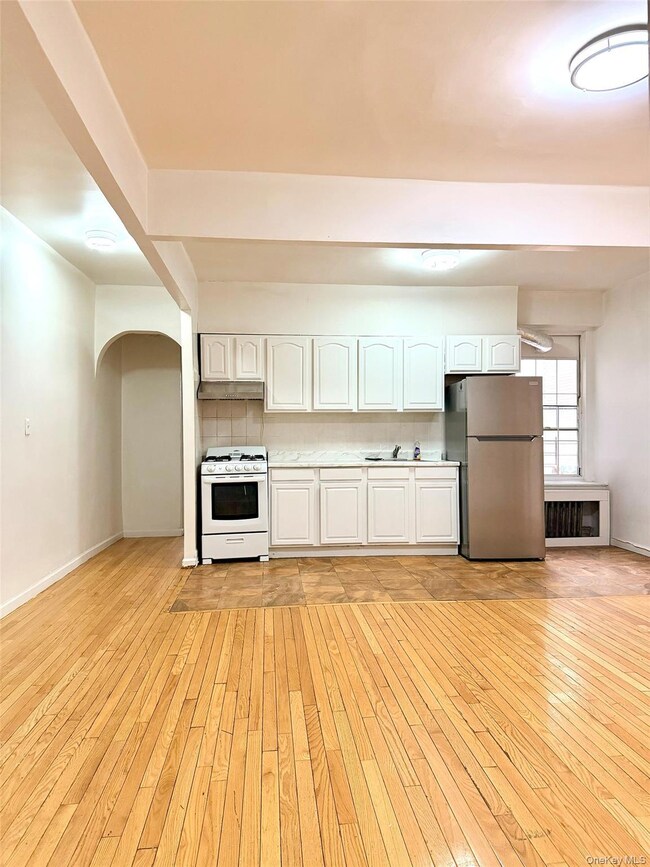 88-11 Elmhurst Ave unit D2, Elmhurst, NY 11373 - photo 4