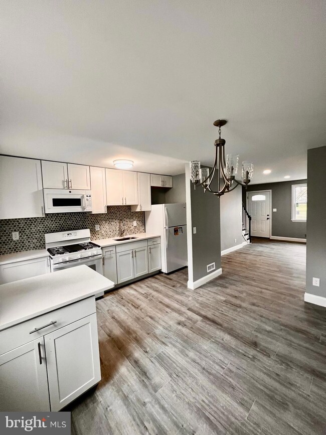 3607 W Mulberry St, Baltimore, MD 21229 - photo 7