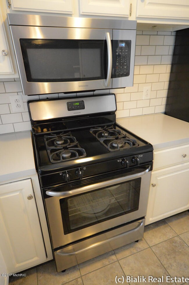 928 Woodspointe Dr SW, Byron Center, MI 49315 - photo 3