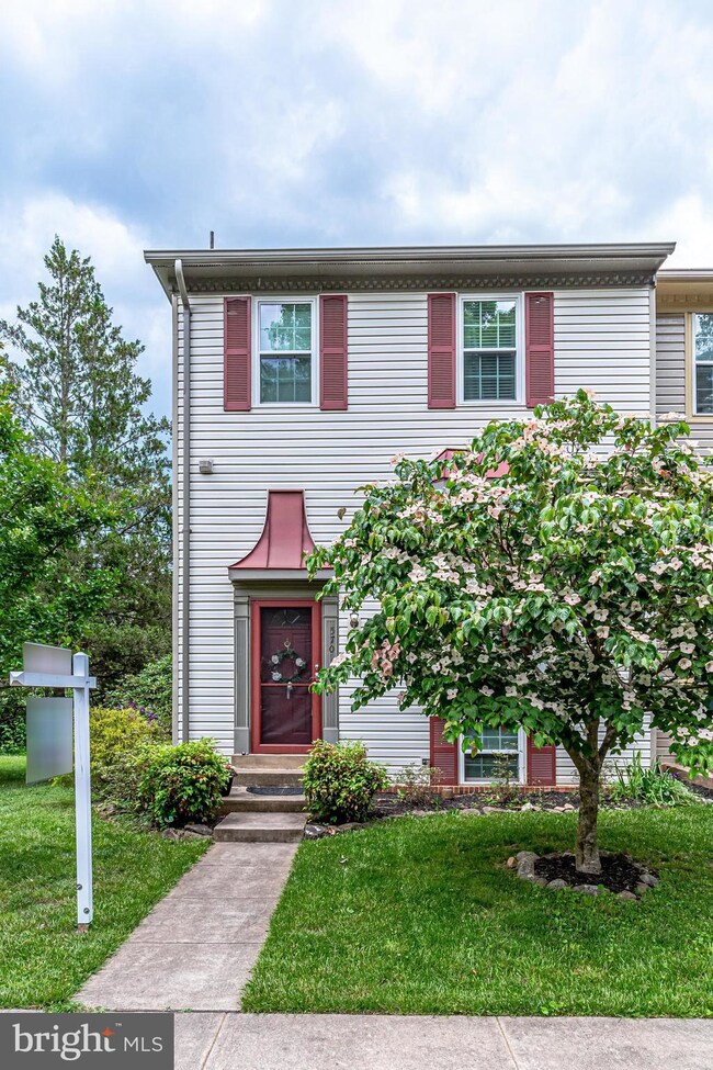 5701 Mason Bluff Dr, Burke, VA 22015 - photo 7