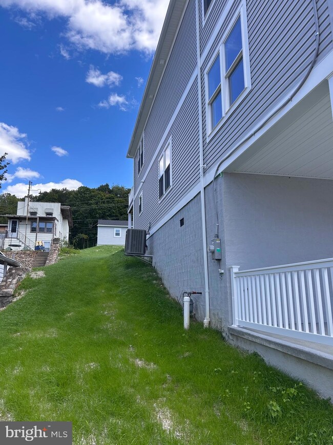 257 S 4th St, Hamburg, PA 19526 - photo 5