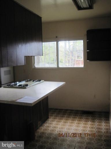 1104 Hill Rd, Hyattsville, MD 20785 - photo 4