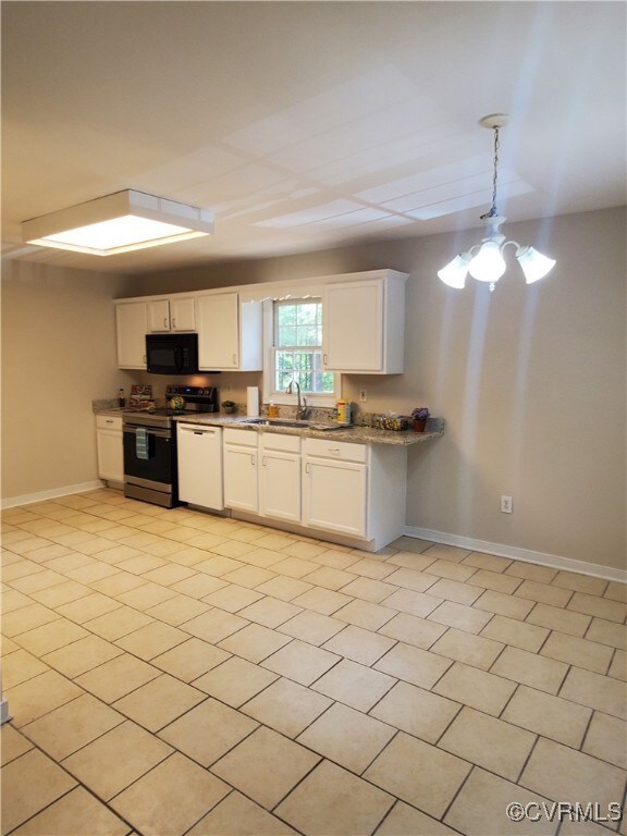 Large open bright eat-in kitchen with new granite