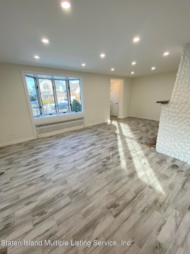 114 Coale Ave, Staten Island, NY 10314 - photo 5