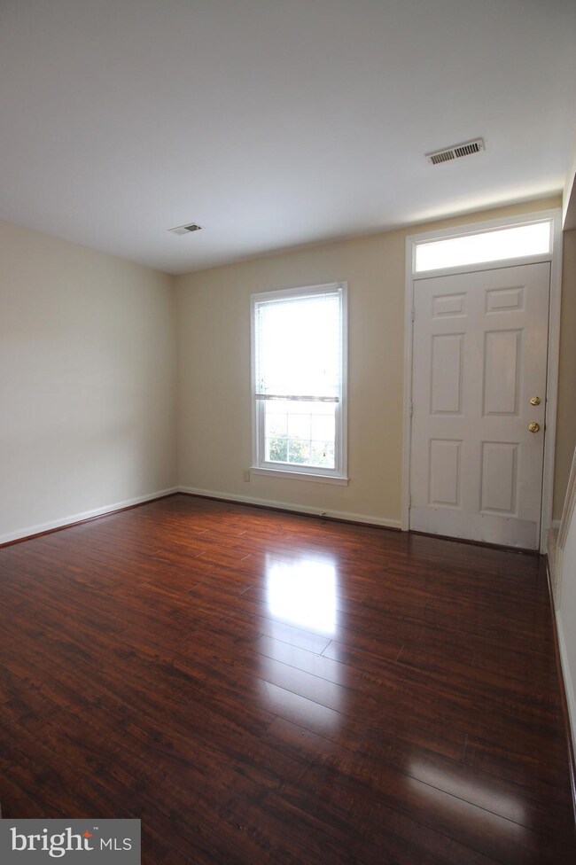 407 Powhatan Ct, Stafford, VA 22556 - photo 4