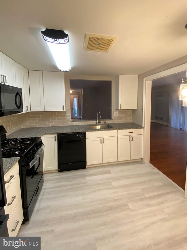 203 Mountainview Dr unit 203, Chesterbrook, PA 19087 - photo 3