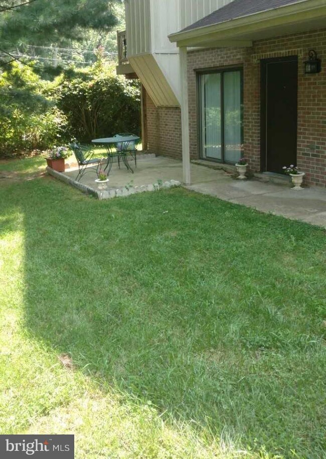 15277 Forest Grove Dr unit 19, Woodbridge, VA 22191 - photo 2