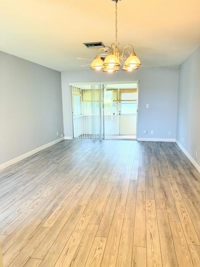2911 Ashley Dr W unit H, West Palm Beach, FL 33415 - photo 2