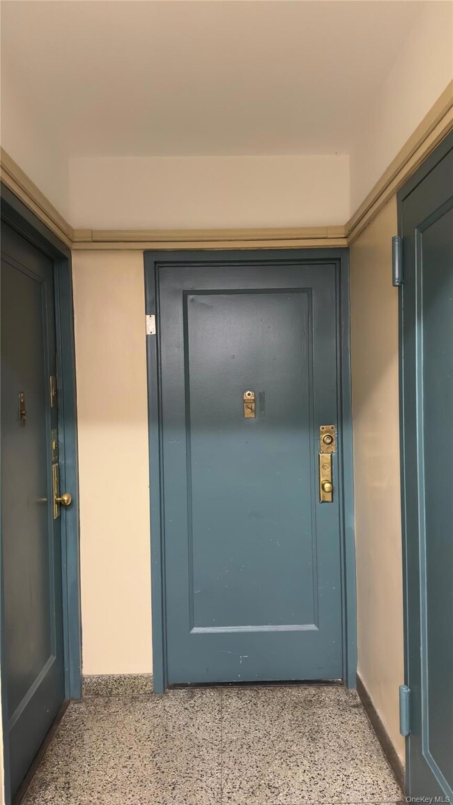 1970 E Tremont Ave unit 5G, Bronx, NY 10462 - photo 4