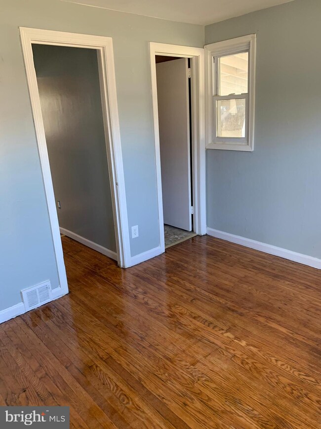 240 W Roland Rd, Brookhaven, PA 19015 - photo 4