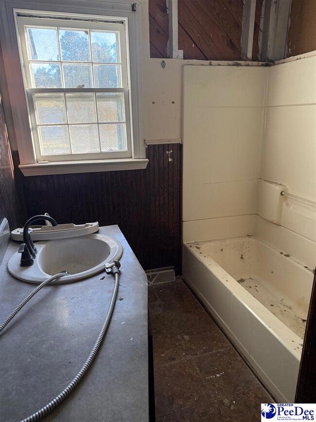 909 Gibson St, Hartsville, SC 29550 - photo 5