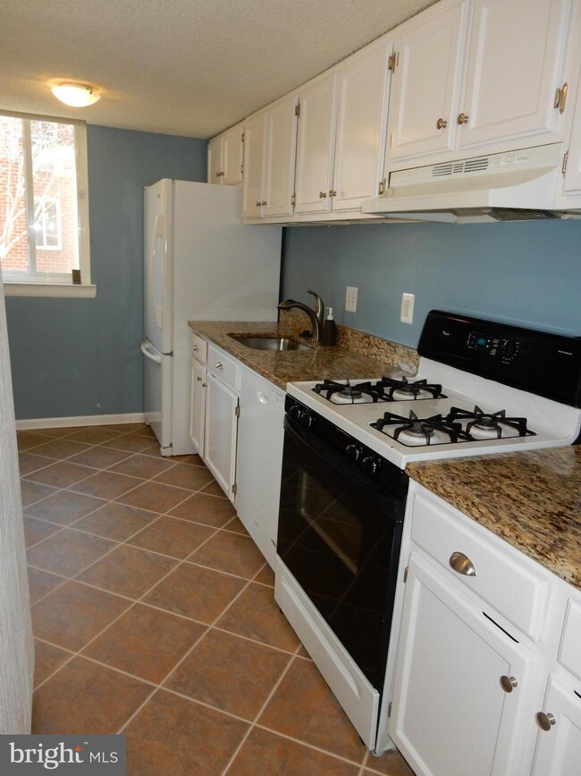 11821 Breton Ct unit 2B, Reston, VA 20191 - photo 3