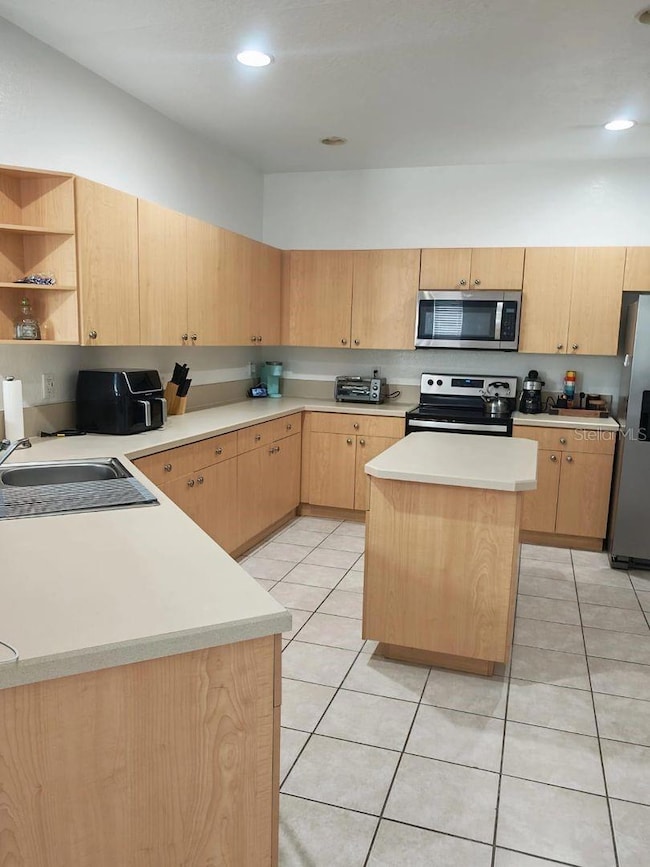 11447 Captiva Kay Dr, Riverview, FL 33569 - photo 4