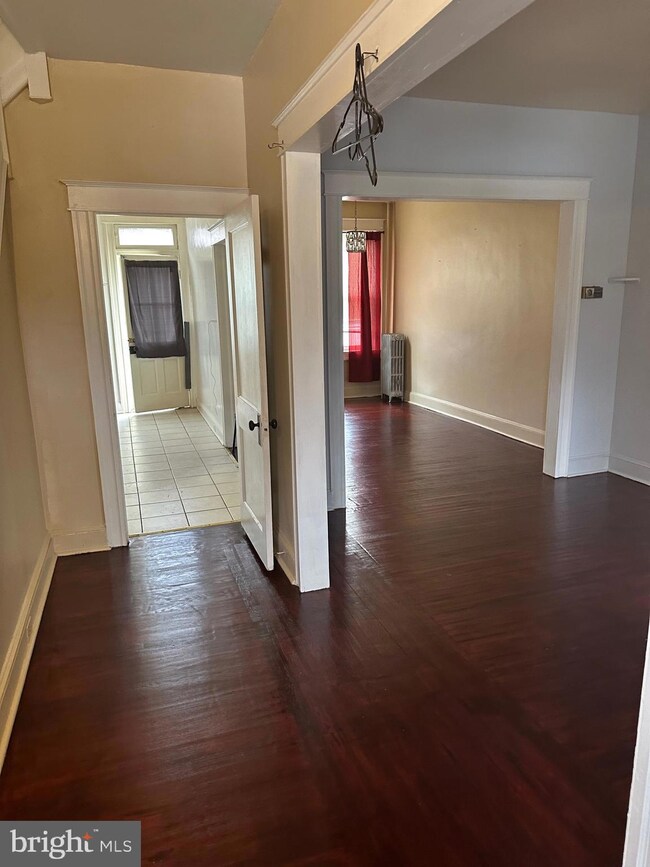 9 N Wickham Rd, Baltimore, MD 21229 - photo 3