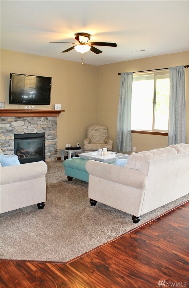 113 Ames St NE, Orting, WA 98360 - photo 3