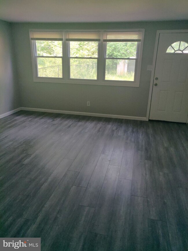 3316 Kessler Ct, Halethorpe, MD 21227 - photo 4