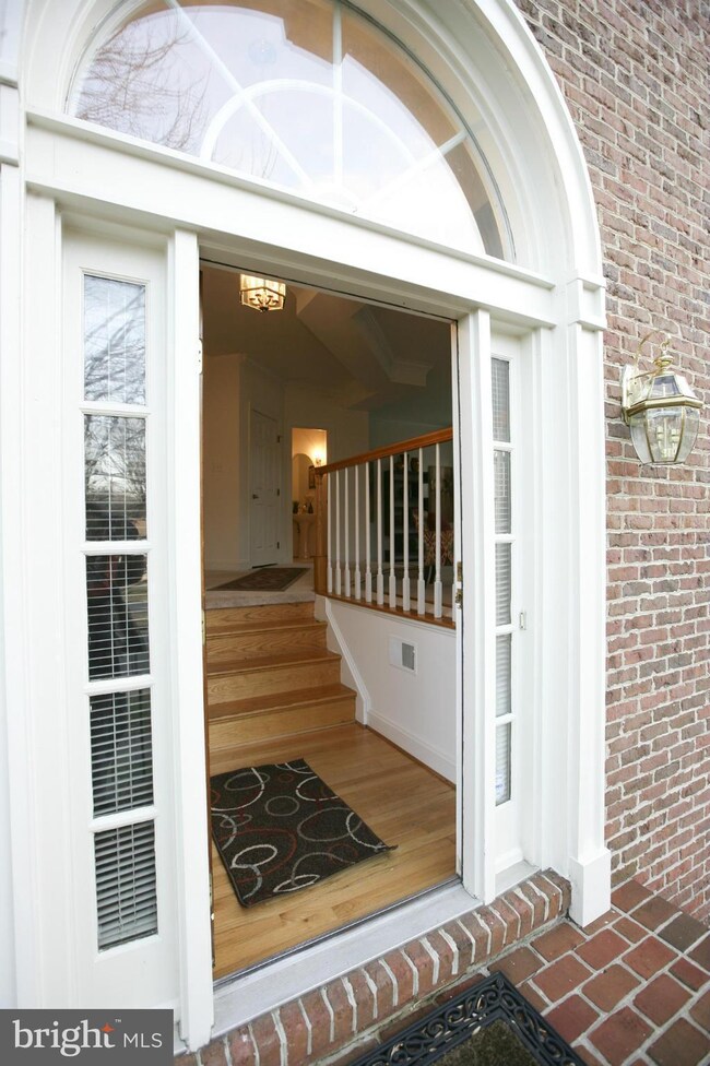 3901 Barcroft Mews Ct, Falls Church, VA 22041 - photo 3