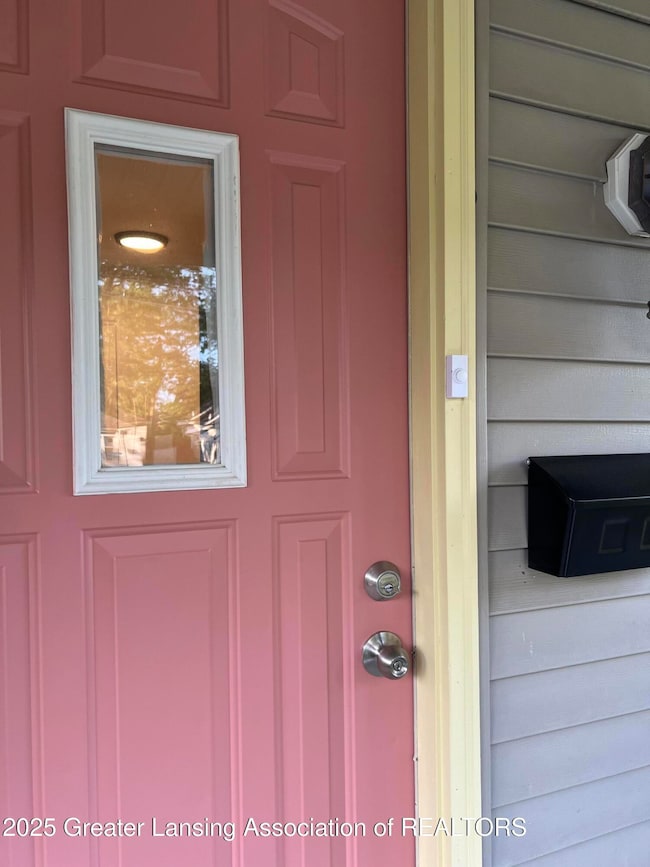 1300 W Maple St, Lansing, MI 48915 - photo 4