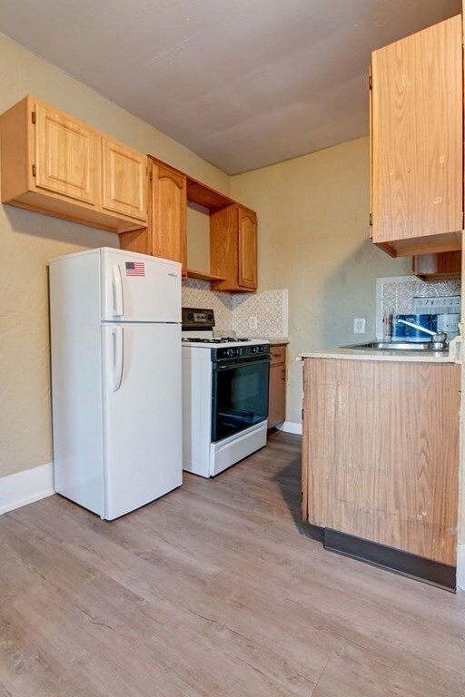 25 Oakland Ave unit 2F, Everett, MA 02149 - photo 7