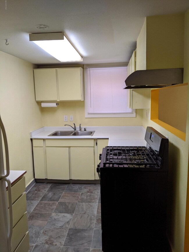 Full-sized Kitchen