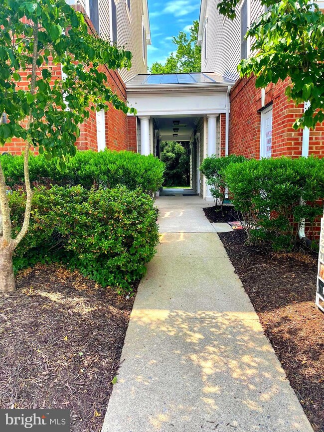 3551 Huntley Manor Ln unit 84A, Alexandria, VA 22306 - photo 2