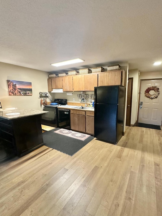 1565 NW Wall St unit 306, Bend, OR 97703 - photo 4