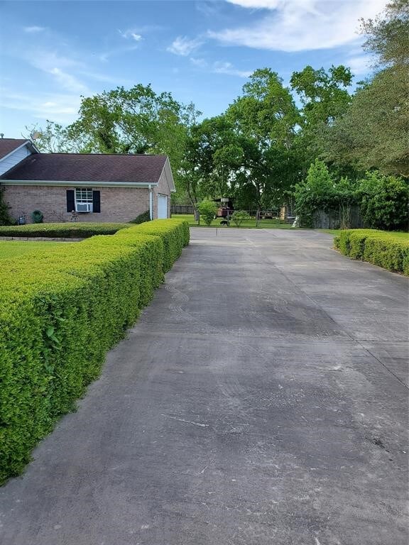 2626 W Dumble St, Alvin, TX 77511 - photo 5