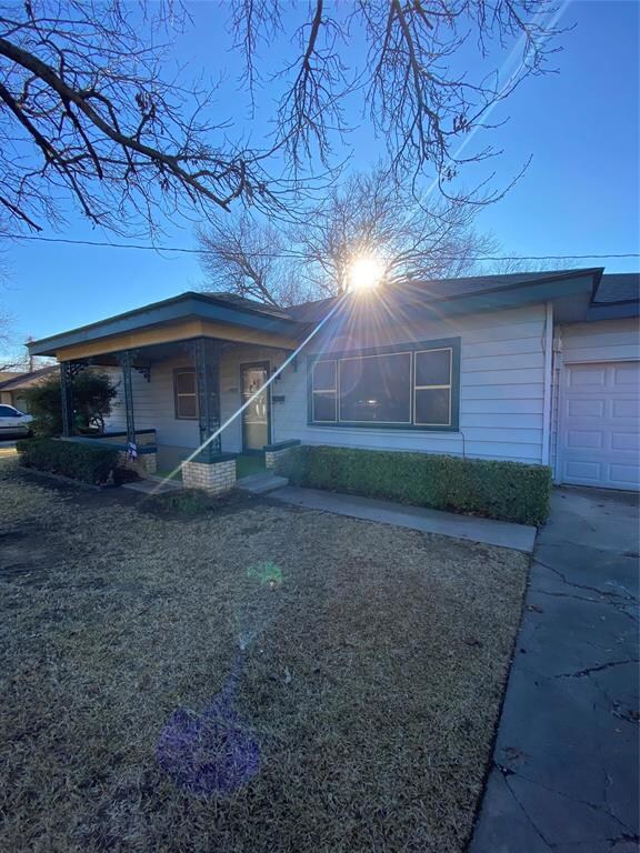 1405 Hillcrest Blvd, Gainesville, TX 76240 - photo 5