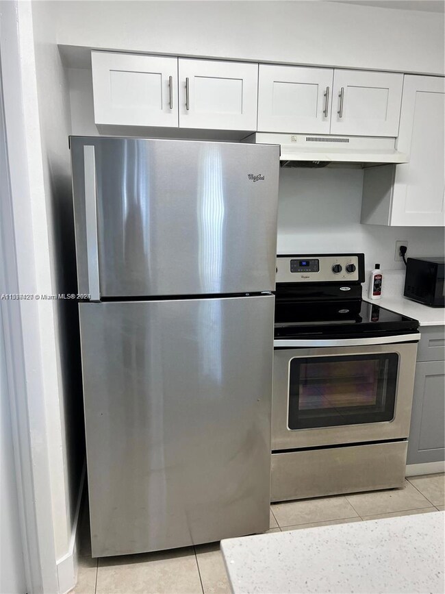 17565 NW 67th Place unit I8, Hialeah, FL 33015 - photo 3