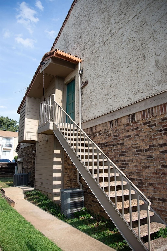 6508 Hickock Dr unit 7A, Fort Worth, TX 76116 - photo 2