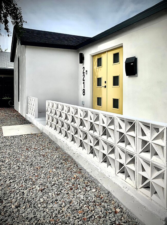 2218 N 23rd St, Phoenix, AZ 85006 - photo 3