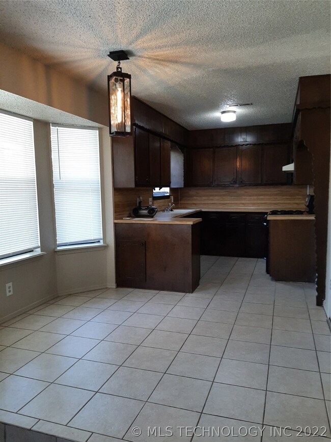 574 E 139th St, Glenpool, OK 74033 - photo 5