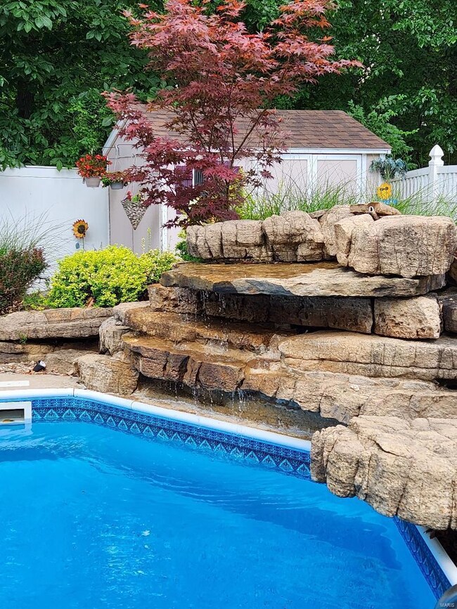 Pool waterfall
