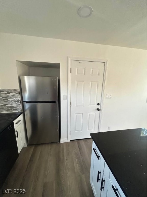 Kitchen with freestanding refrigerator, dark wood-