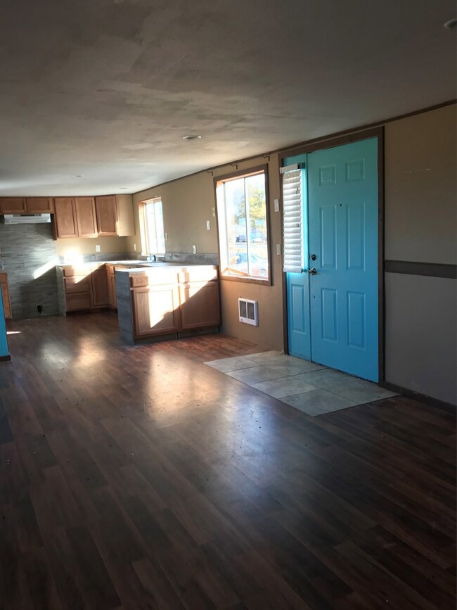 464 W 245 N, Blackfoot, ID 83221 - photo 4