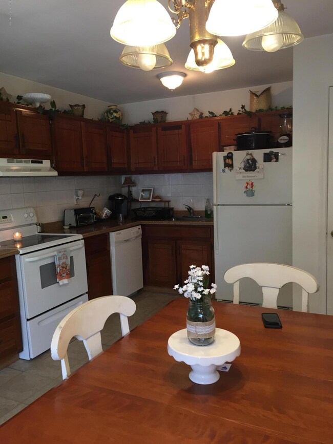 49 Piazza Tasso unit 1000, Freehold, NJ 07728 - photo 4