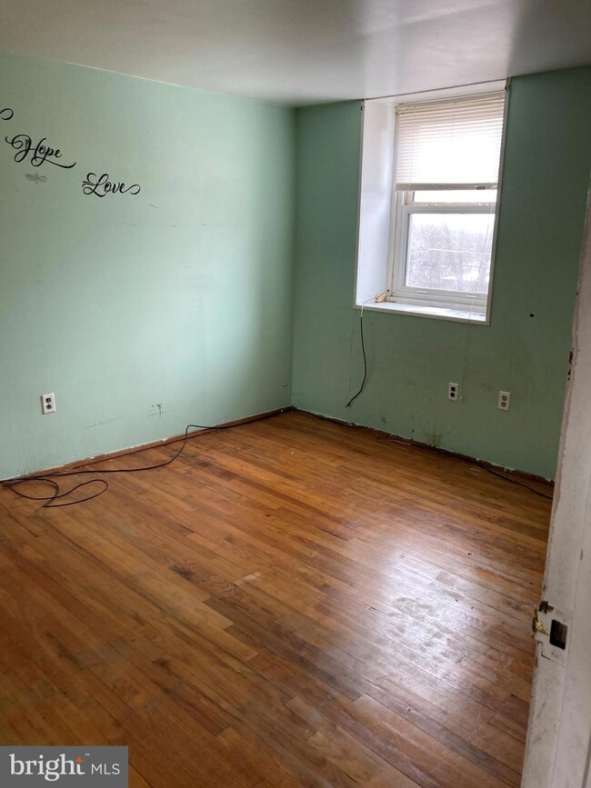 3265 Ryerson Cir, Halethorpe, MD 21227 - photo 7